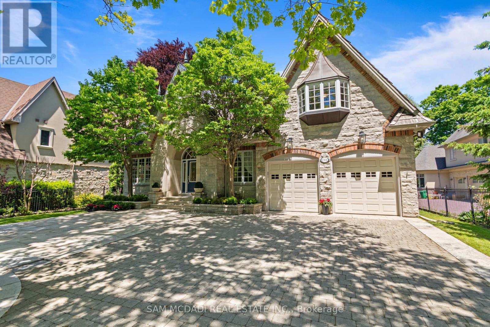 1301 Mississauga Road, Mississauga, Ontario  L5H 2J1 - Photo 3 - W13827680