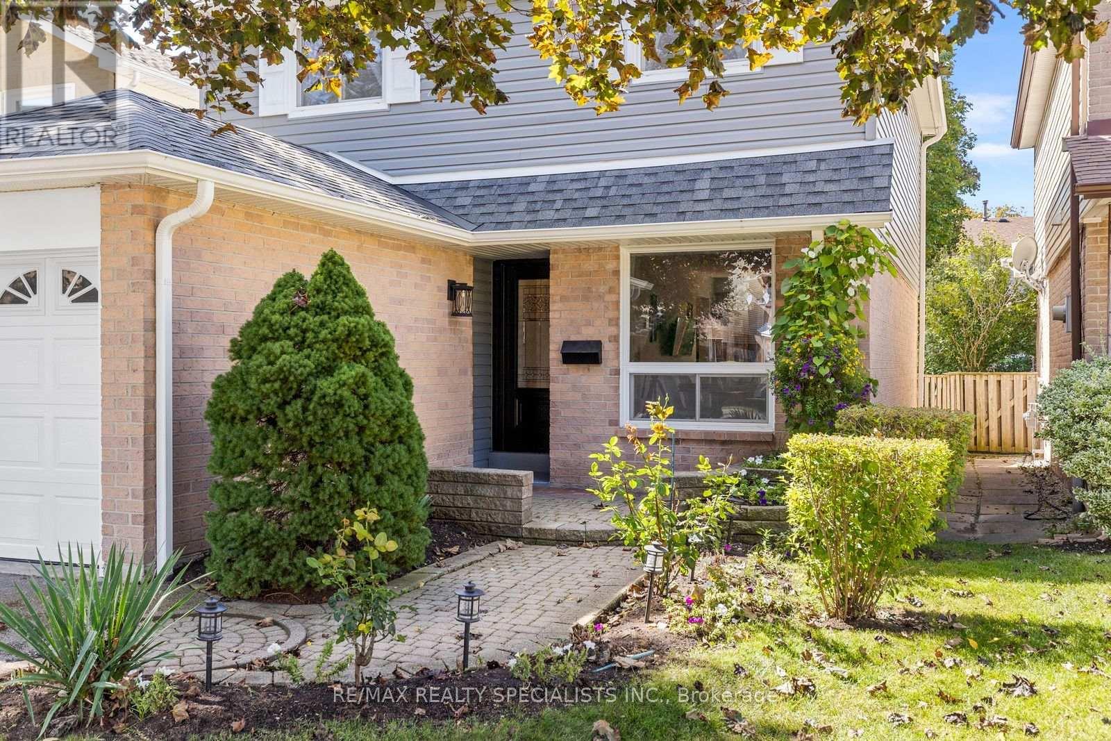 6454 Colebrook Crescent, Mississauga, Ontario  L5N 3E4 - Photo 2 - W13827690