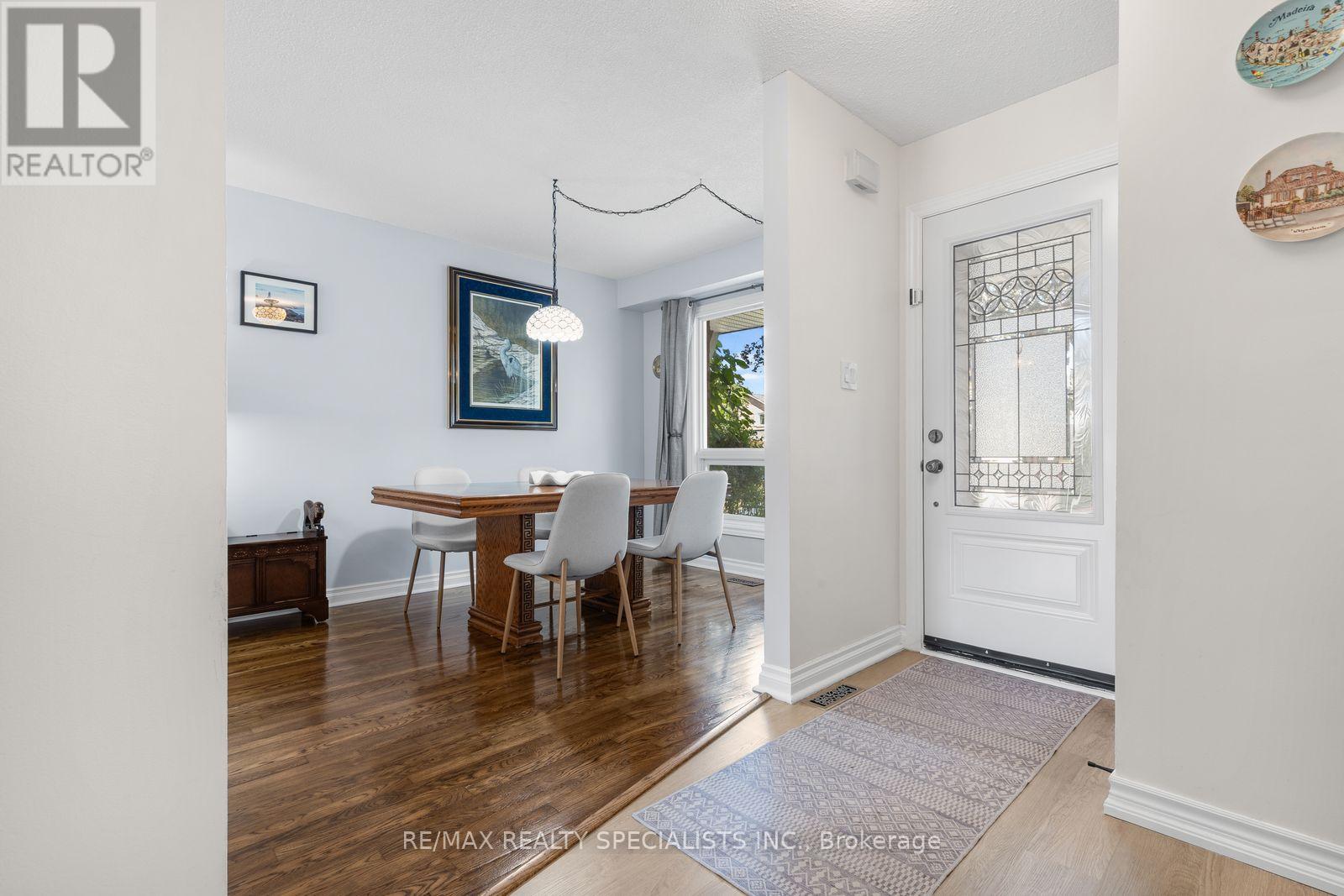 6454 Colebrook Crescent, Mississauga, Ontario  L5N 3E4 - Photo 3 - W13827690