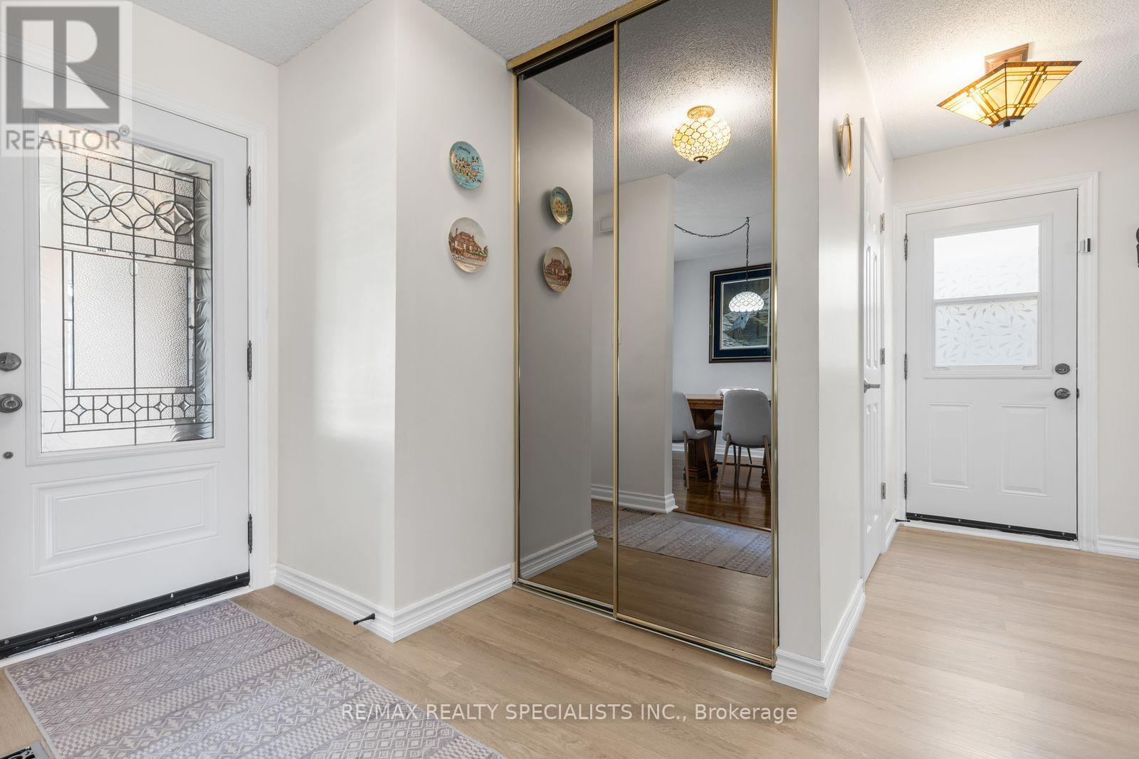6454 Colebrook Crescent, Mississauga, Ontario  L5N 3E4 - Photo 4 - W13827690