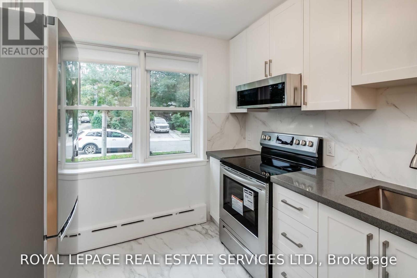 Suite 1 - 48 Indian Road Crescent, Toronto, Ontario  M6P 2G1 - Photo 5 - W13827720