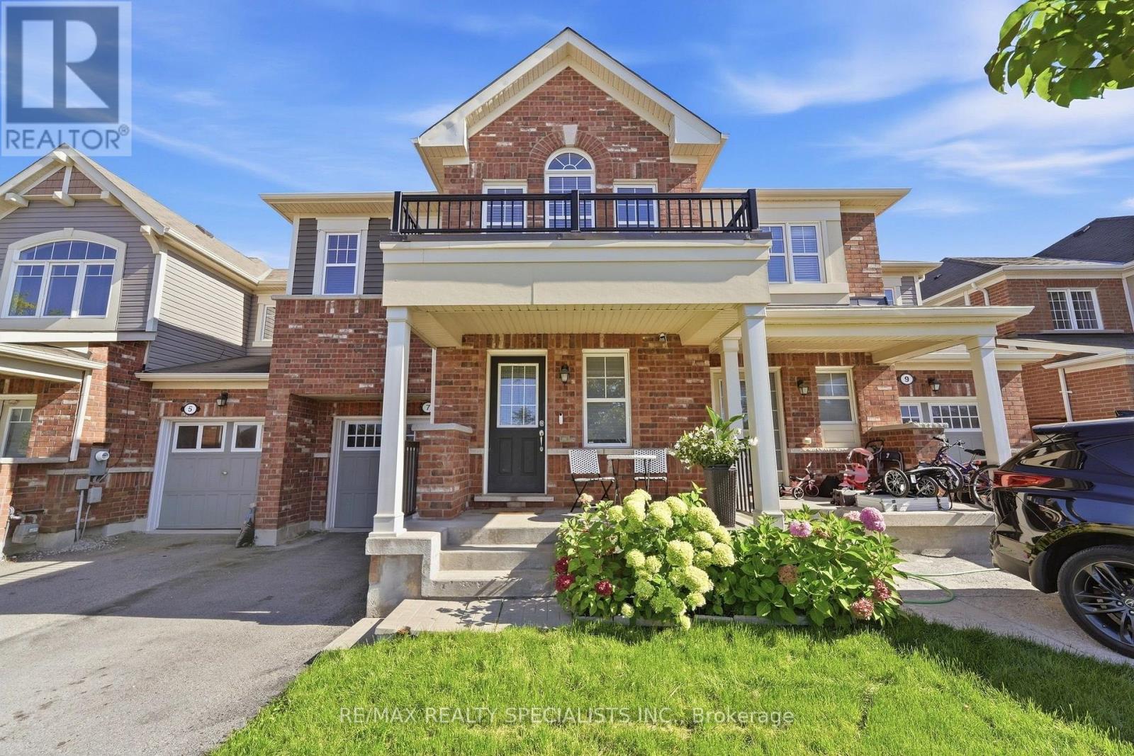 7 Leblanc Crescent, Brampton, Ontario  L7A 4G7 - Photo 1 - W13827830