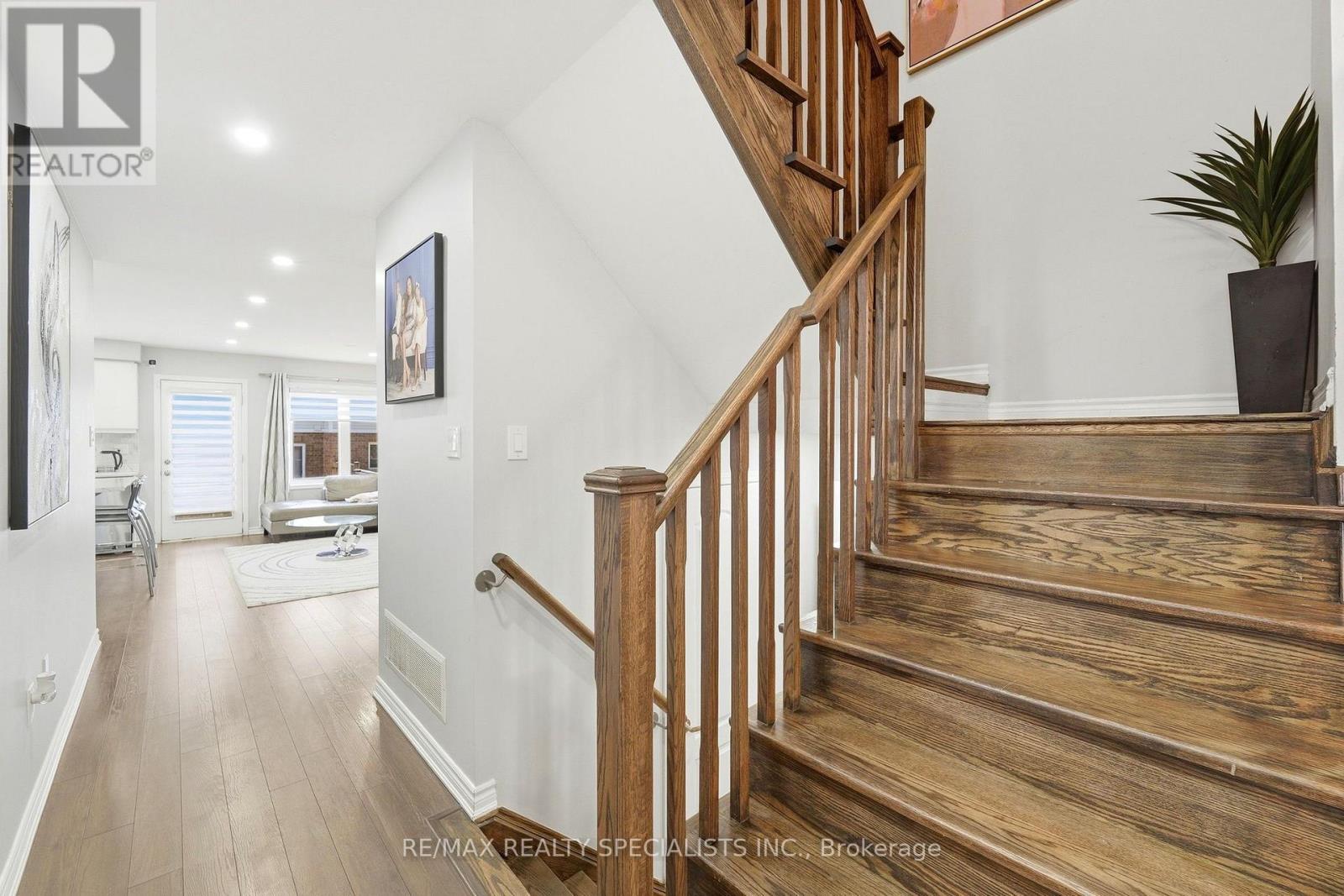 7 Leblanc Crescent, Brampton, Ontario  L7A 4G7 - Photo 14 - W13827830
