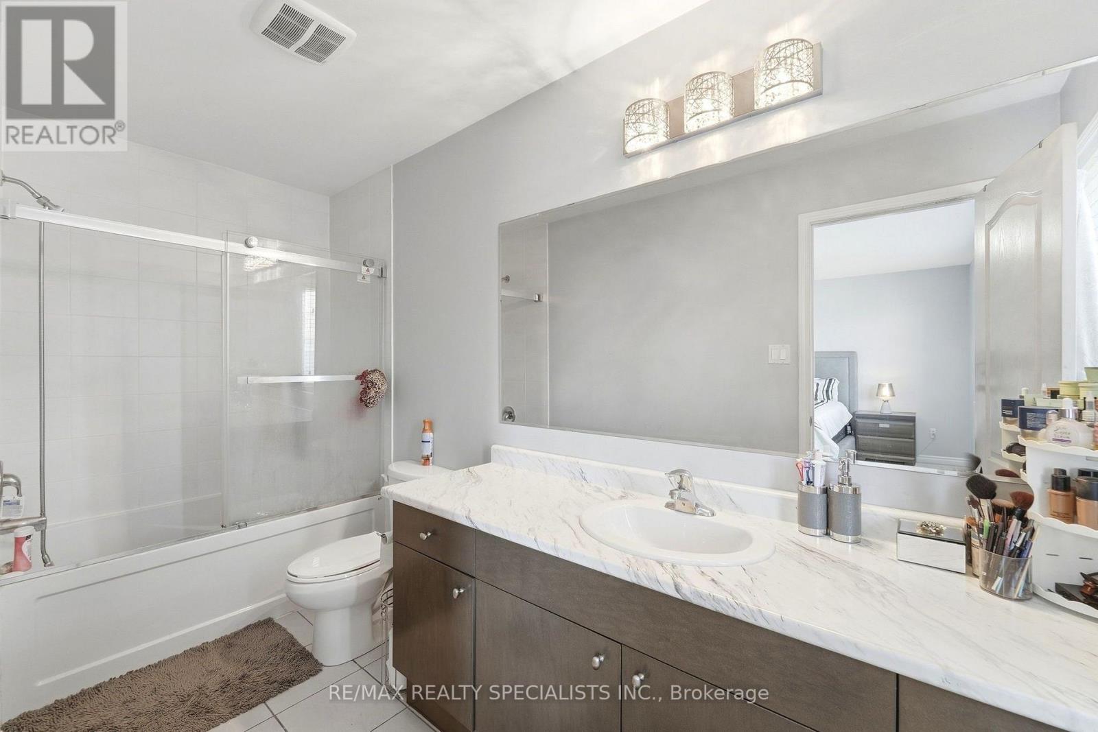 7 Leblanc Crescent, Brampton, Ontario  L7A 4G7 - Photo 19 - W13827830