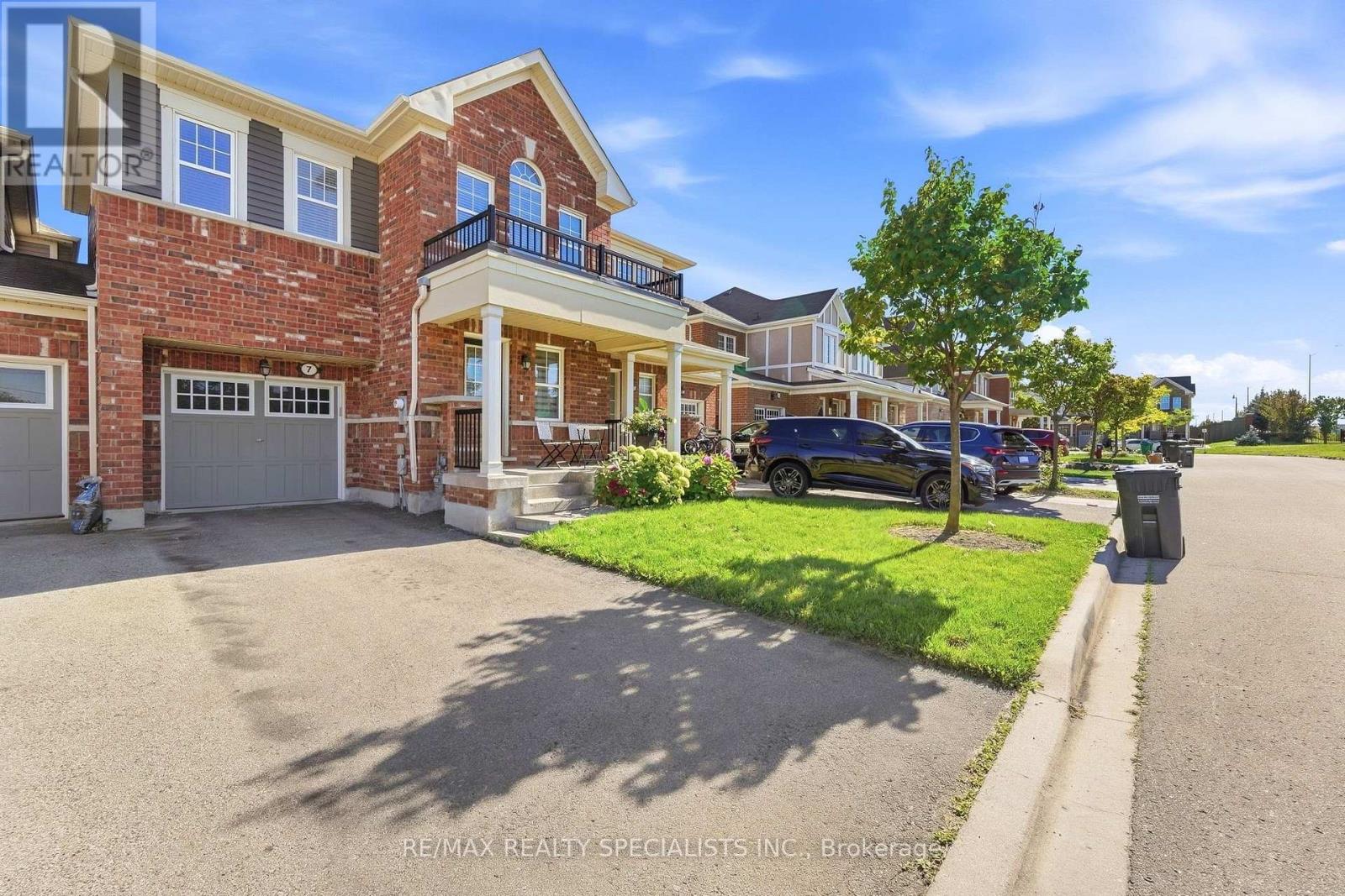 7 Leblanc Crescent, Brampton, Ontario  L7A 4G7 - Photo 2 - W13827830
