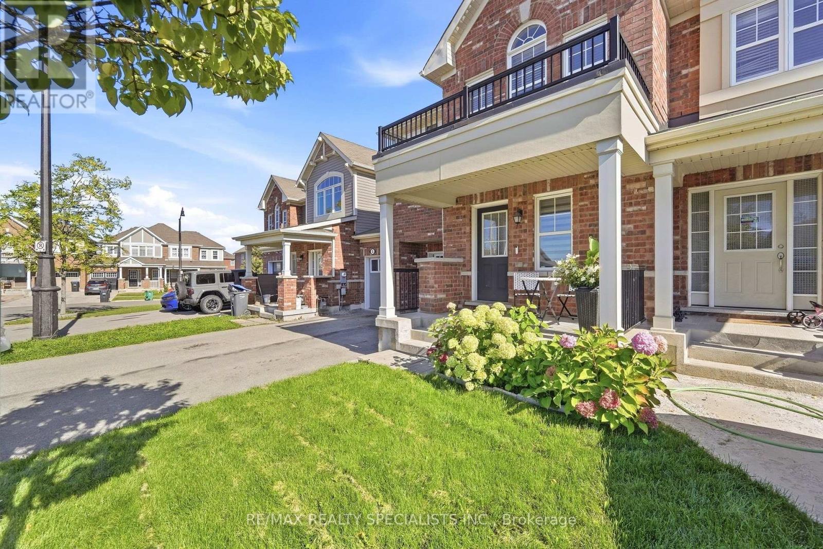 7 Leblanc Crescent, Brampton, Ontario  L7A 4G7 - Photo 3 - W13827830
