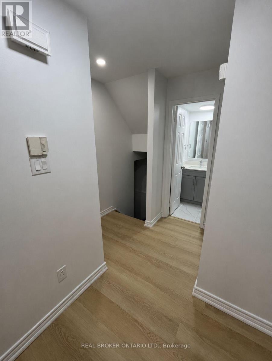 54 Tiffany Crescent, Markham, Ontario  L3R 3V1 - Photo 9 - N13552762