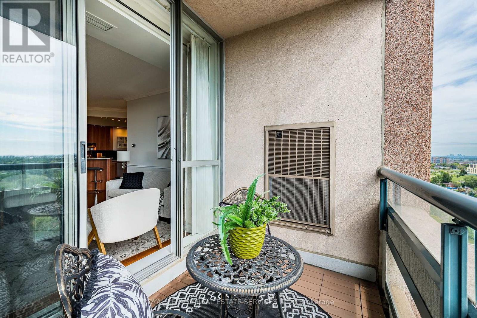Ph7 - 1 Belvedere Court, Brampton, Ontario  L6V 4M6 - Photo 9 - W13798952