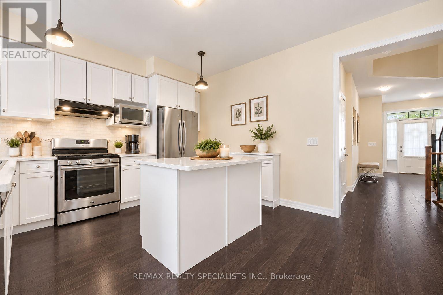 92 Hanson Crescent, Milton, Ontario L9T 8L5 - Photo 4 - W13802562