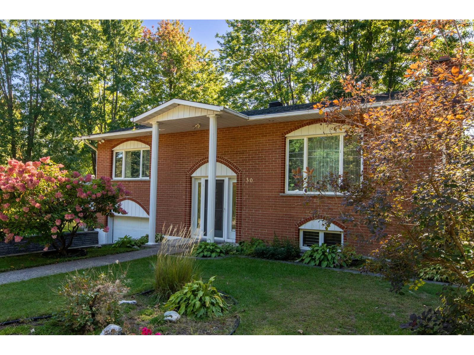 30 Tsse Hervieux Lavaltrie Quebec Canada J5T1A4 3