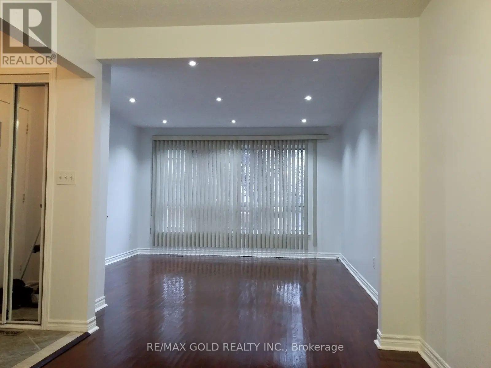 Upper - 7 Forsythia Road, Brampton, Ontario  L6T 2G2 - Photo 2 - W13755564