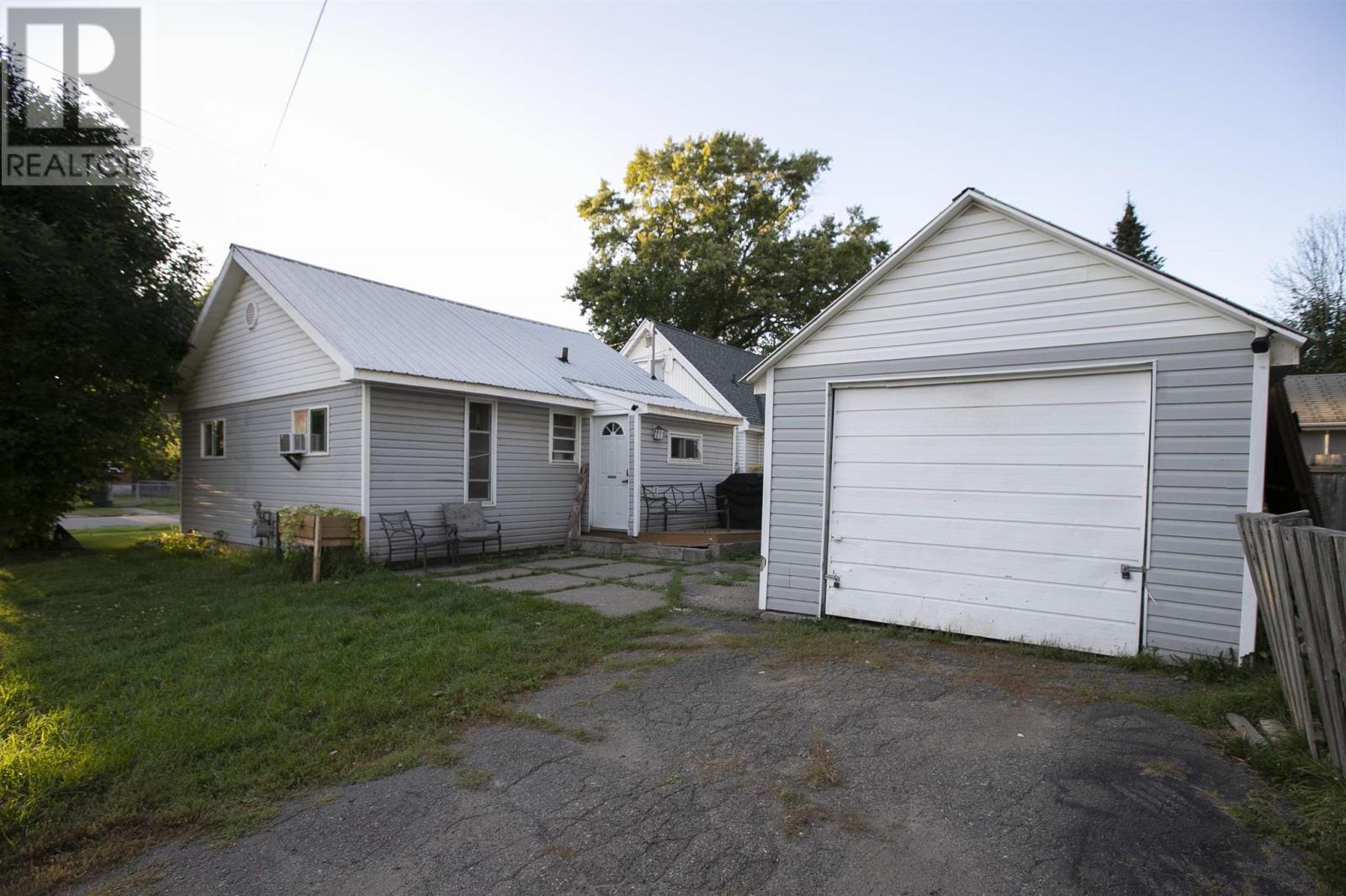 666 Shafer Ave, Sault Ste. Marie, Ontario  P6C 3S1 - Photo 4 - SM262677