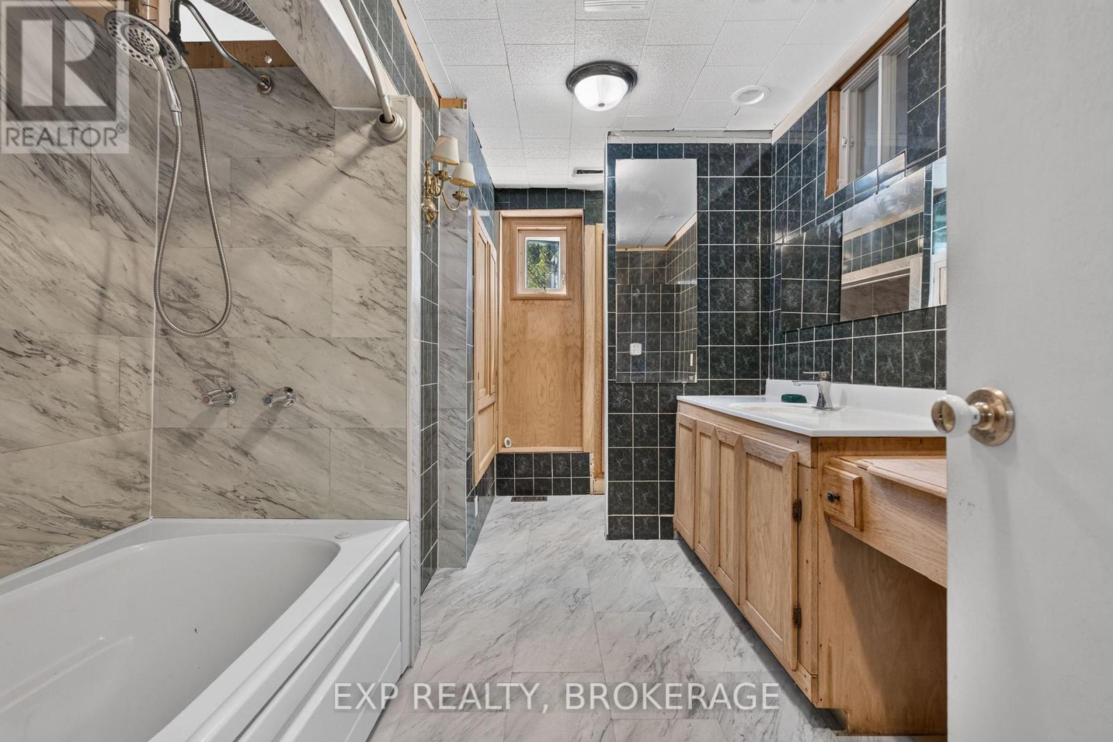 1654 County 10 Road, Prince Edward County, Ontario  K0K 1P0 - Photo 23 - X13827922