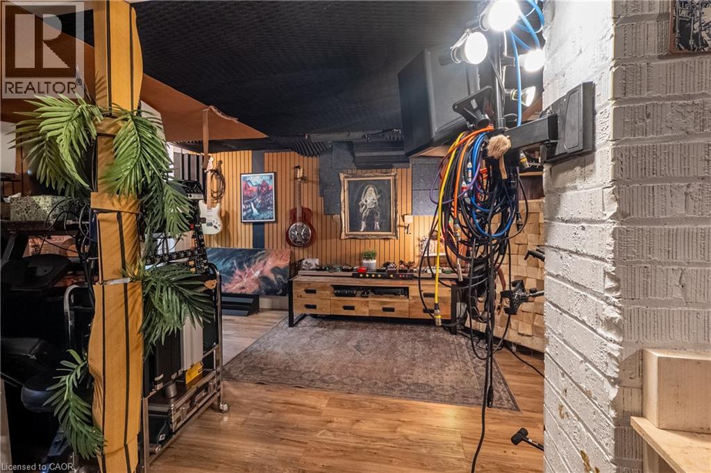 283 Plains Road W, Burlington, Ontario  L7T 1G1 - Photo 45 - 40863066