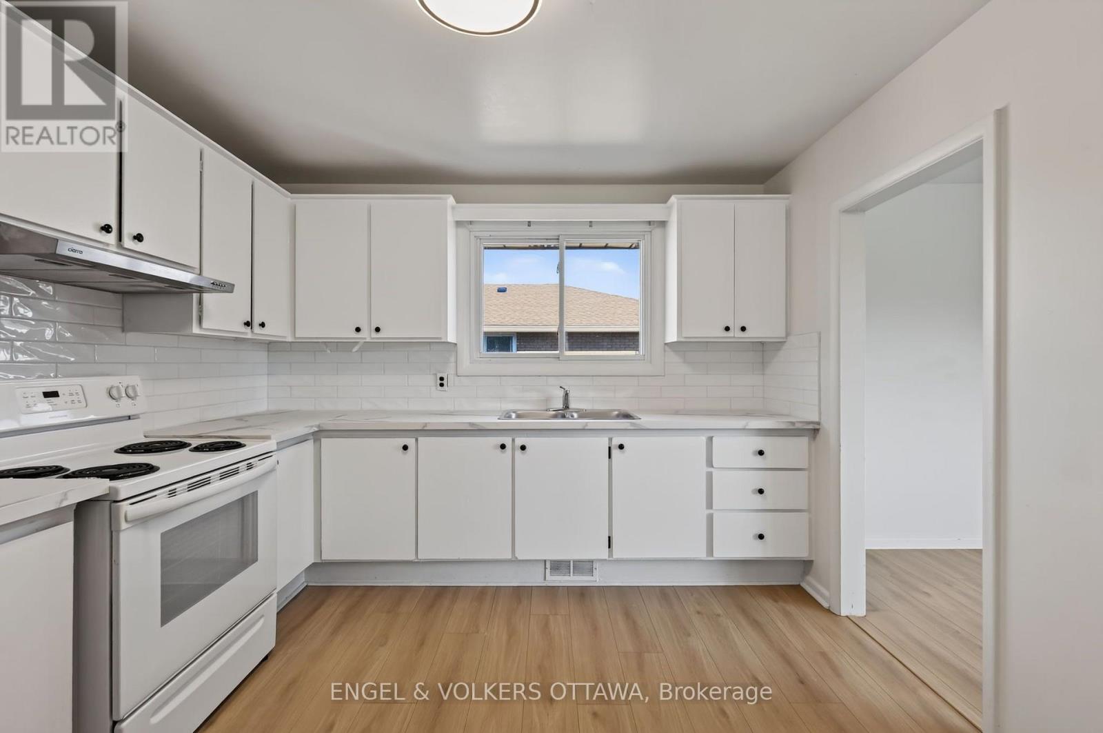 B - 1132 Clyde Avenue, Ottawa, Ontario  K2C 1Y2 - Photo 3 - X13827934