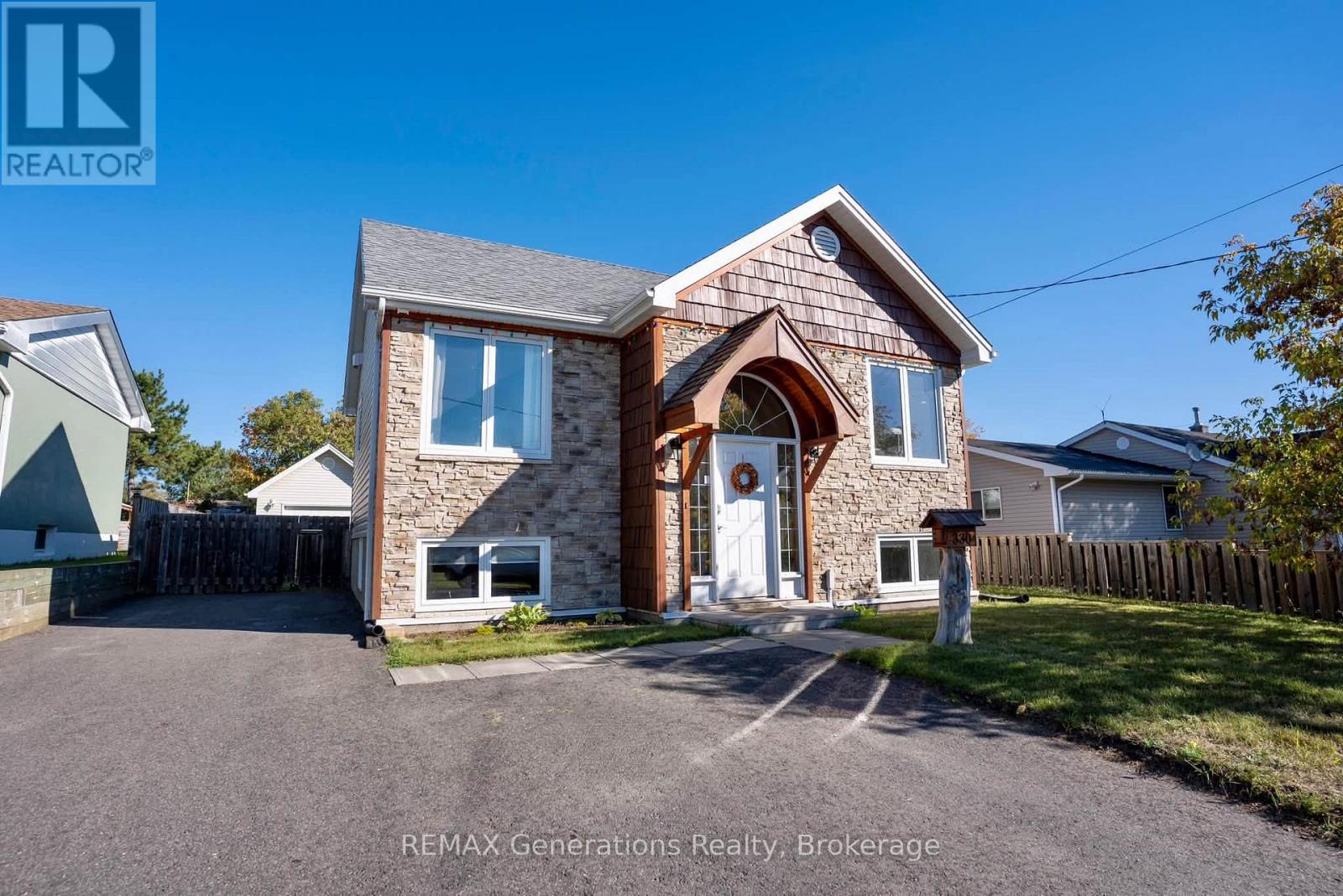 330 Montclair Street, Thunder Bay, Ontario  P7A 1M4 - Photo 1 - X13827918
