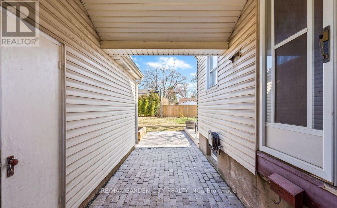 4 West Lynn Street, St. Catharines, Ontario  L2N 3N7 - Photo 2 - X13827942