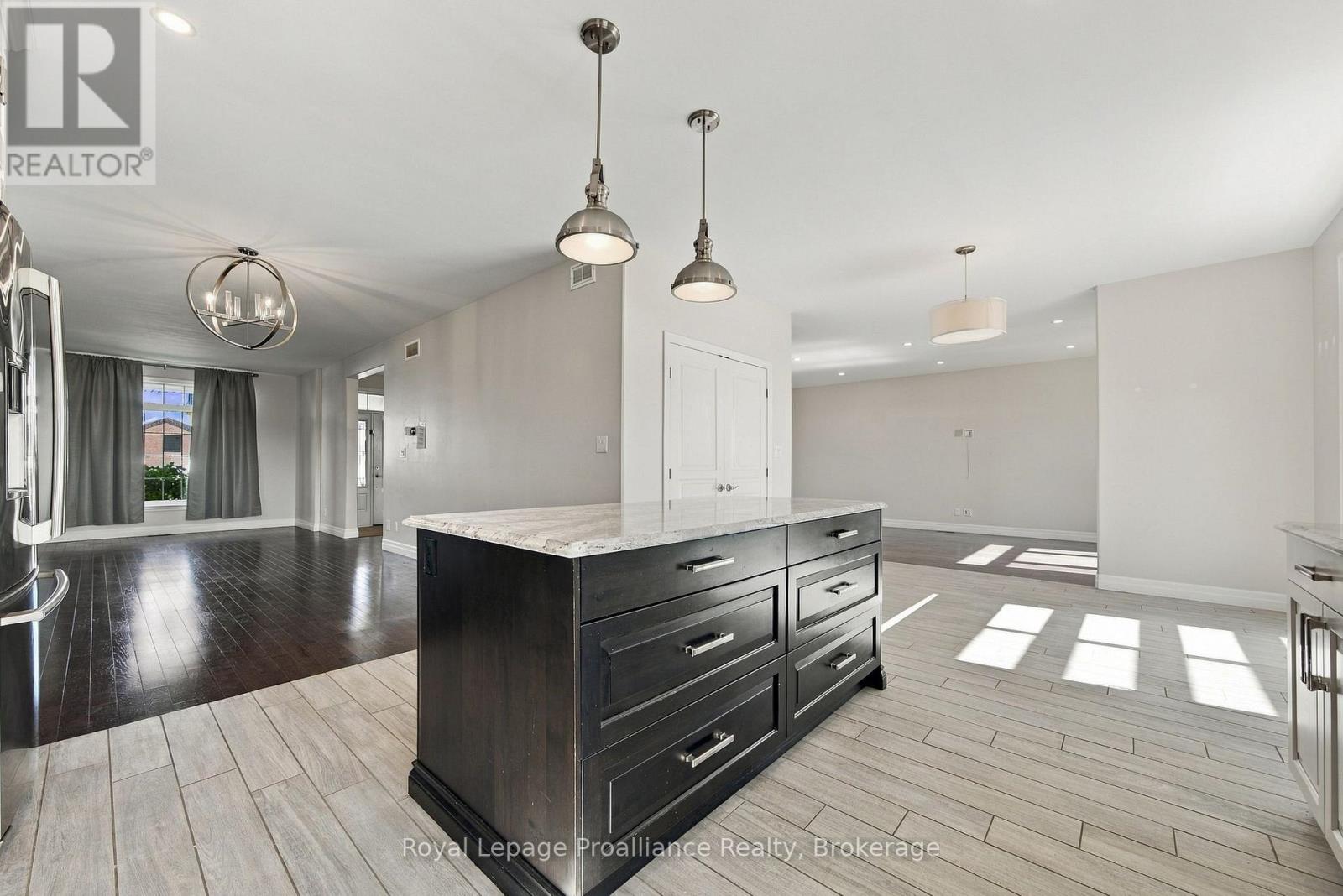 23 Crews Crescent, Quinte West, Ontario  K8V 0G4 - Photo 12 - X13810958