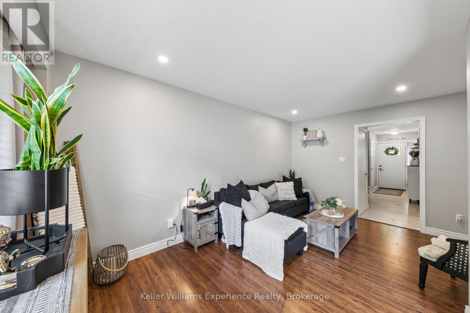 23 - 2 Bernick Drive, Barrie, Ontario L4M 5K4 - Photo 2 - S13827968