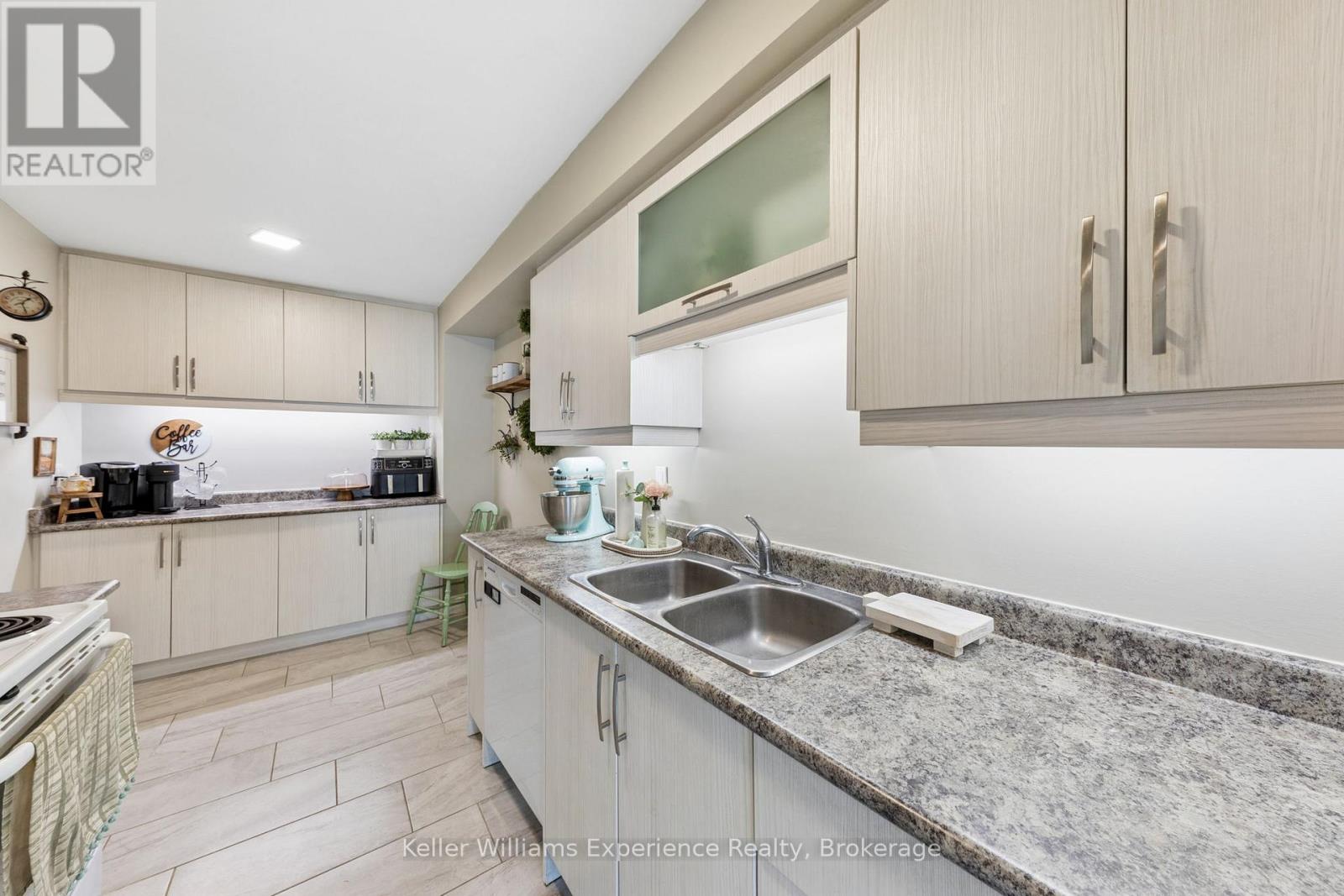 23 - 2 Bernick Drive, Barrie, Ontario L4M 5K4 - Photo 6 - S13827968