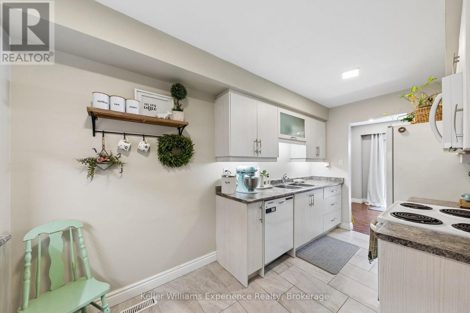 23 - 2 Bernick Drive, Barrie, Ontario L4M 5K4 - Photo 8 - S13827968