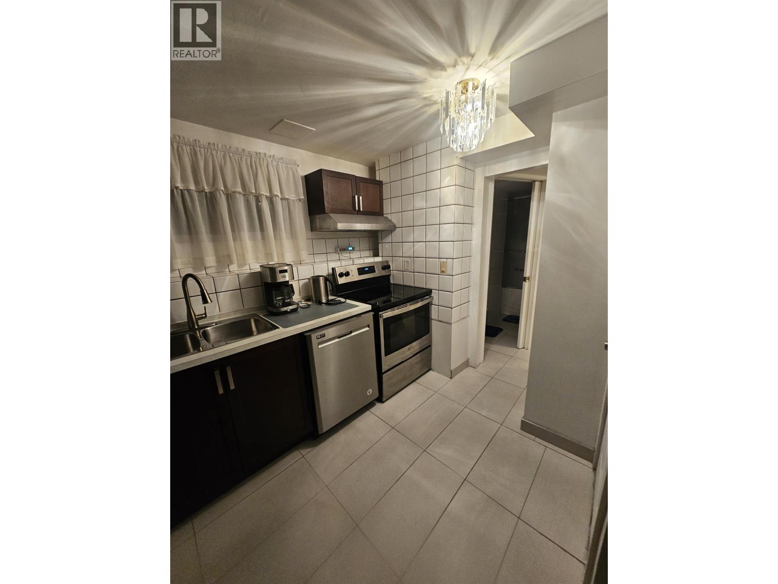 Basement suite 1112 SPRICE AVENUE