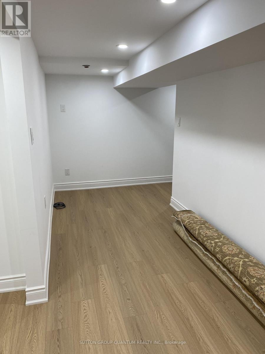 Lower Unit B - 314 Lakeshore Road E, Mississauga, Ontario L5G 1H4 - Photo 4 - W13818004