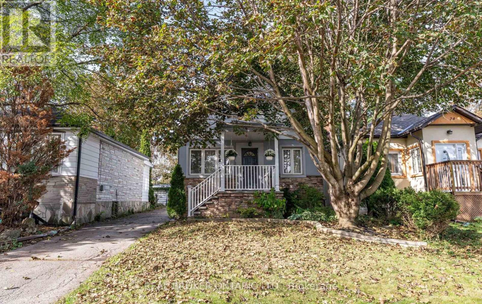 26 Roxaline Street, Toronto, Ontario  M9P 2Y9 - Photo 2 - W13822250