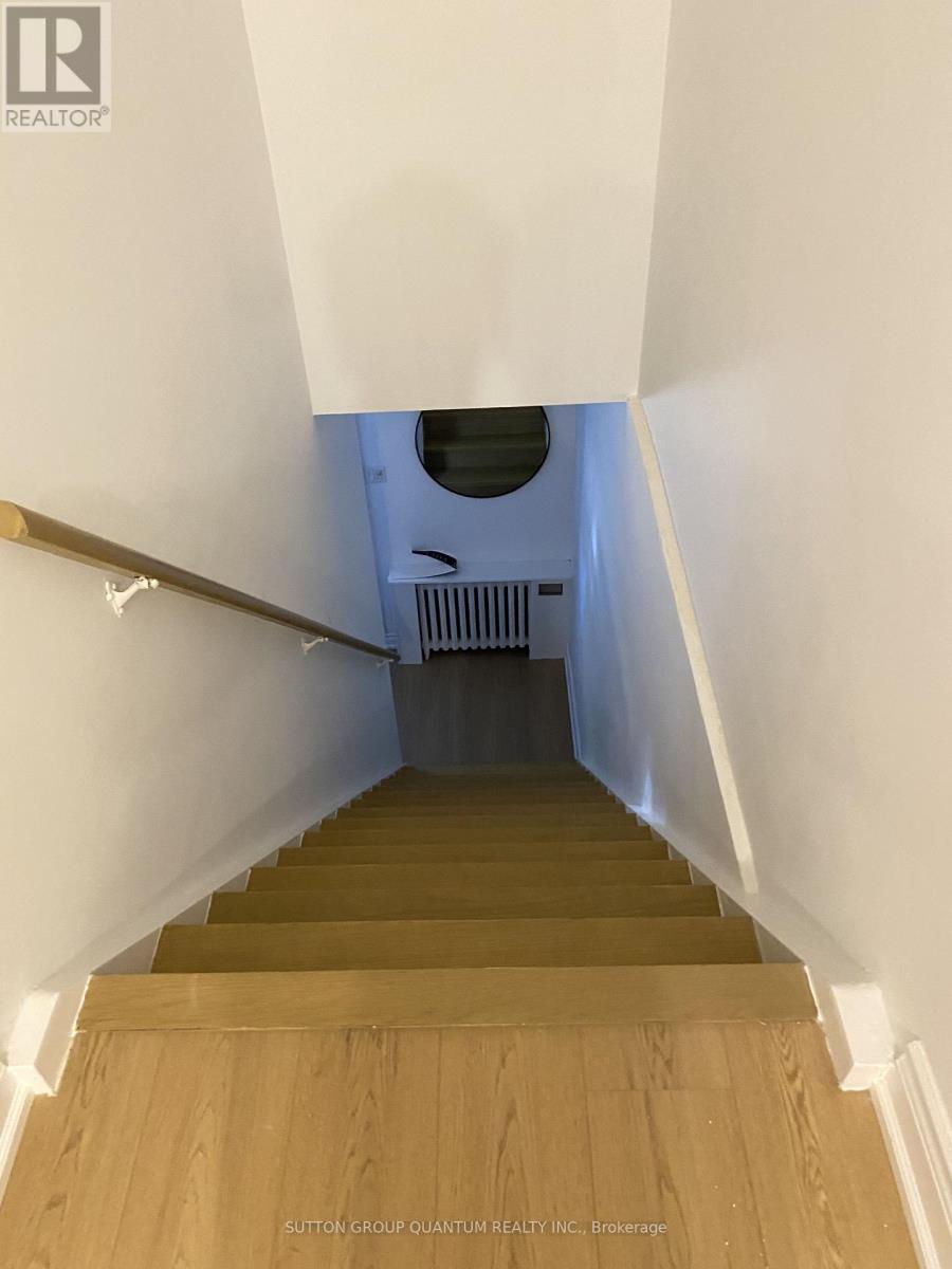 Lower Unit B - 314 Lakeshore Road E, Mississauga, Ontario L5G 1H4 - Photo 3 - W13818004