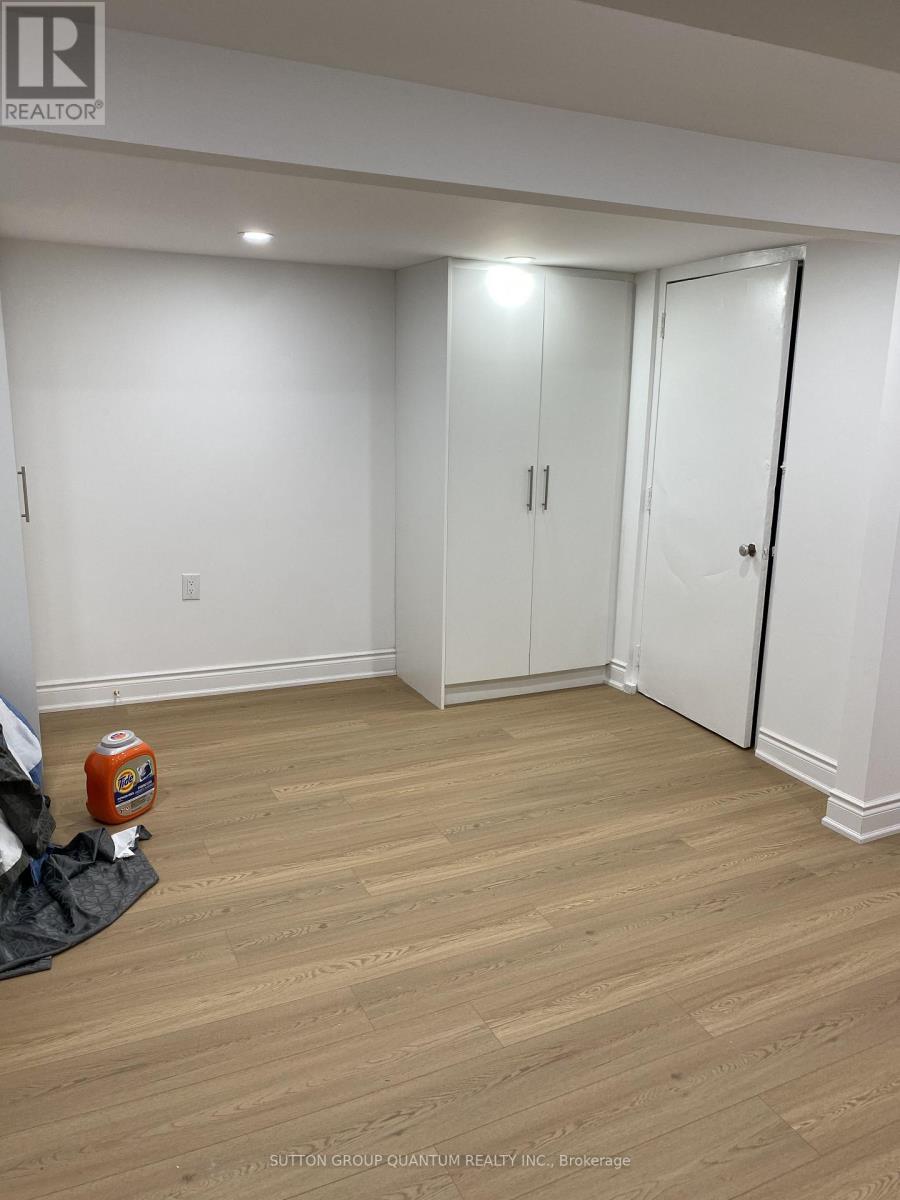 Lower Unit B - 314 Lakeshore Road E, Mississauga, Ontario L5G 1H4 - Photo 5 - W13818004