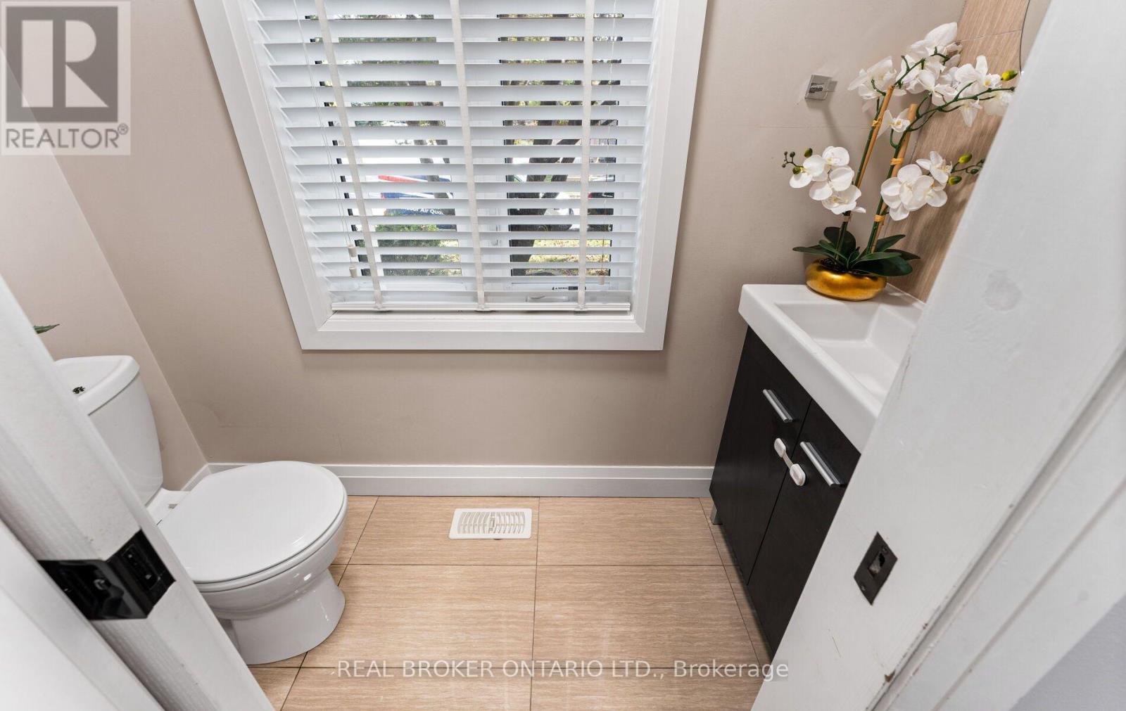 26 Roxaline Street, Toronto, Ontario  M9P 2Y9 - Photo 7 - W13822250