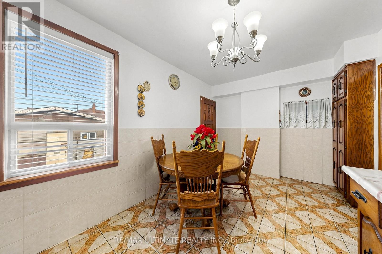 494 Oakwood Avenue W, Toronto, Ontario  M6E 2W7 - Photo 13 - C13827912