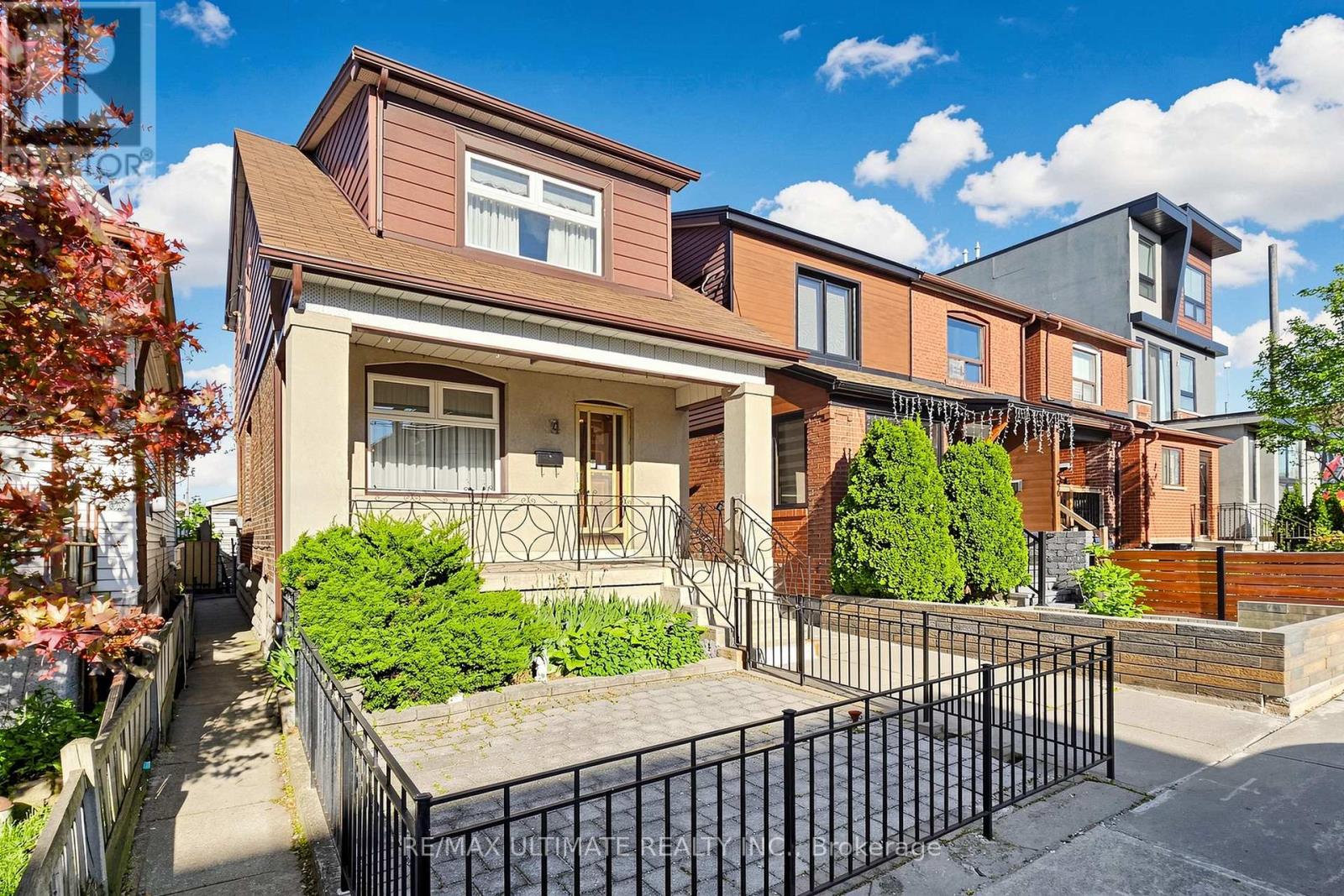 494 Oakwood Avenue W, Toronto, Ontario  M6E 2W7 - Photo 2 - C13827912