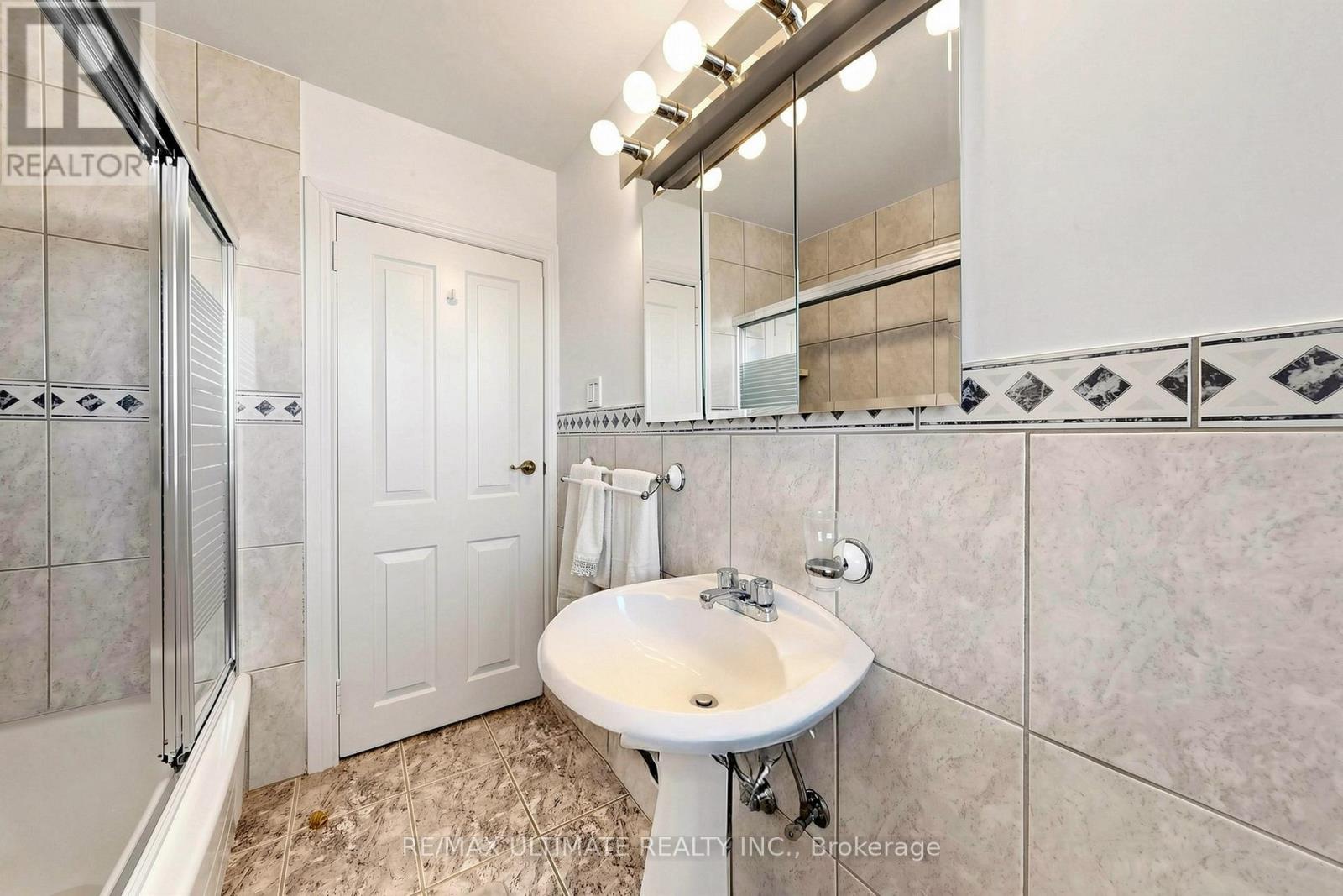 494 Oakwood Avenue W, Toronto, Ontario  M6E 2W7 - Photo 22 - C13827912