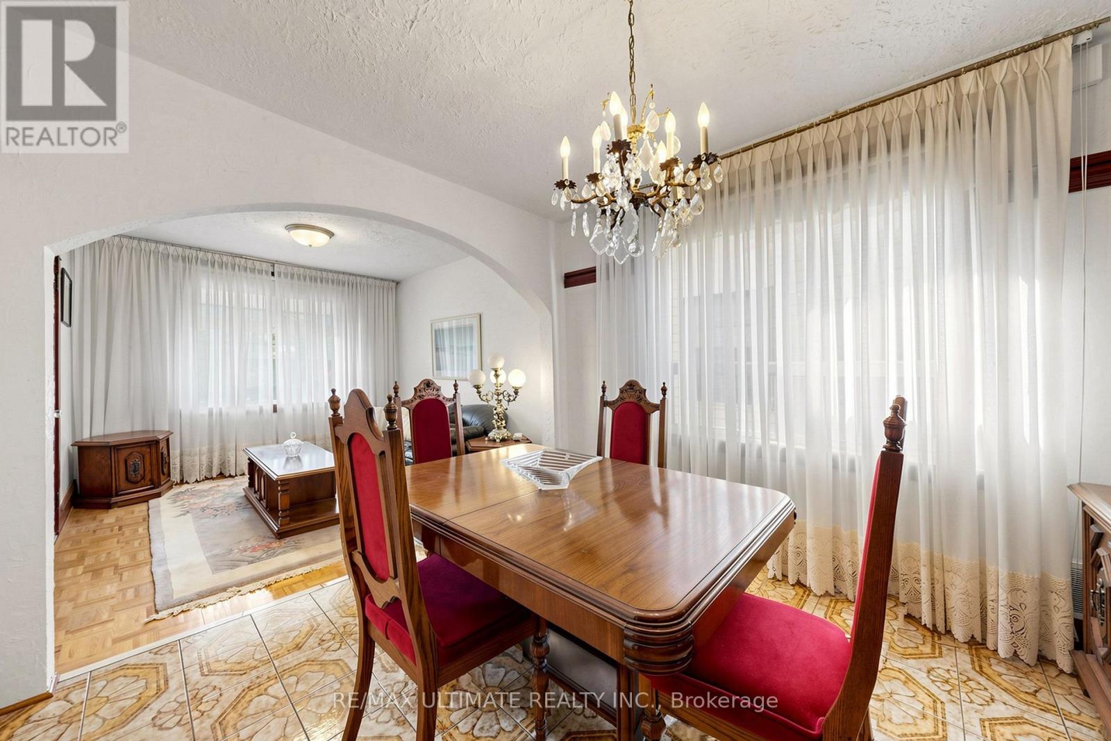 494 Oakwood Avenue W, Toronto, Ontario  M6E 2W7 - Photo 9 - C13827912