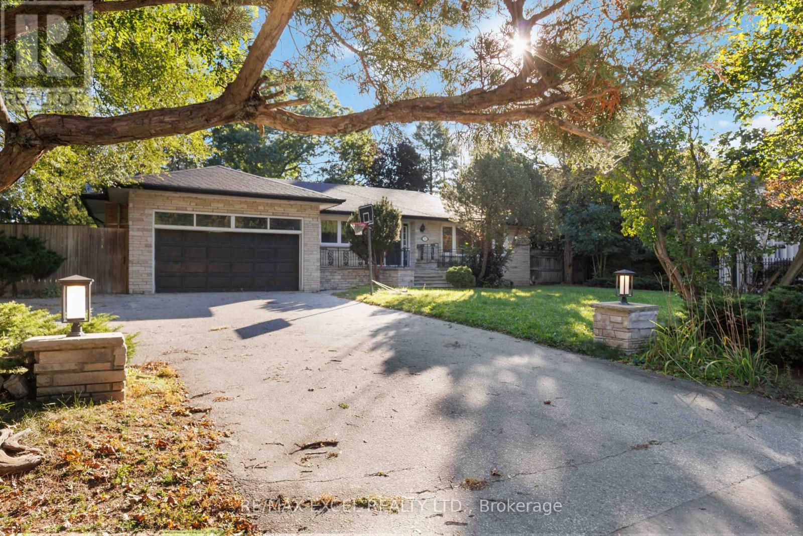 20 Oxbow Road, Toronto, Ontario  M3B 2A2 - Photo 3 - C13828078