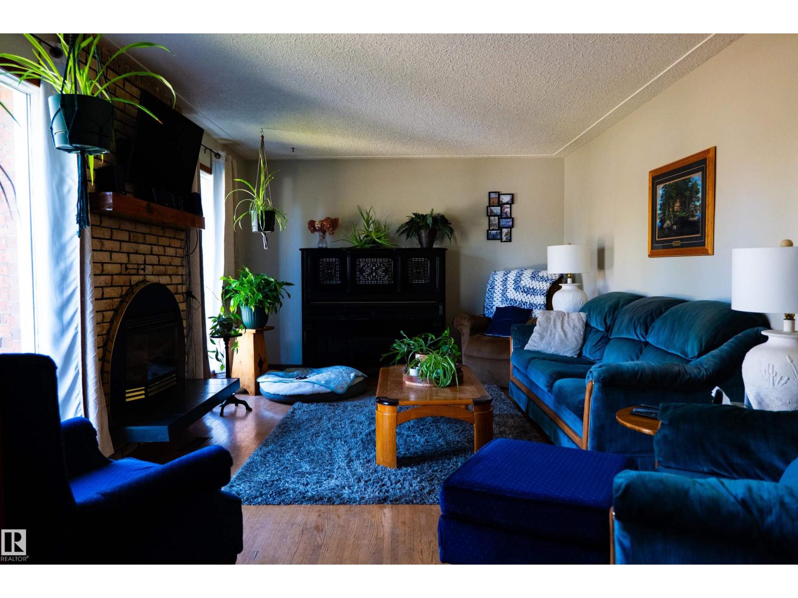 11119 137 AV NW