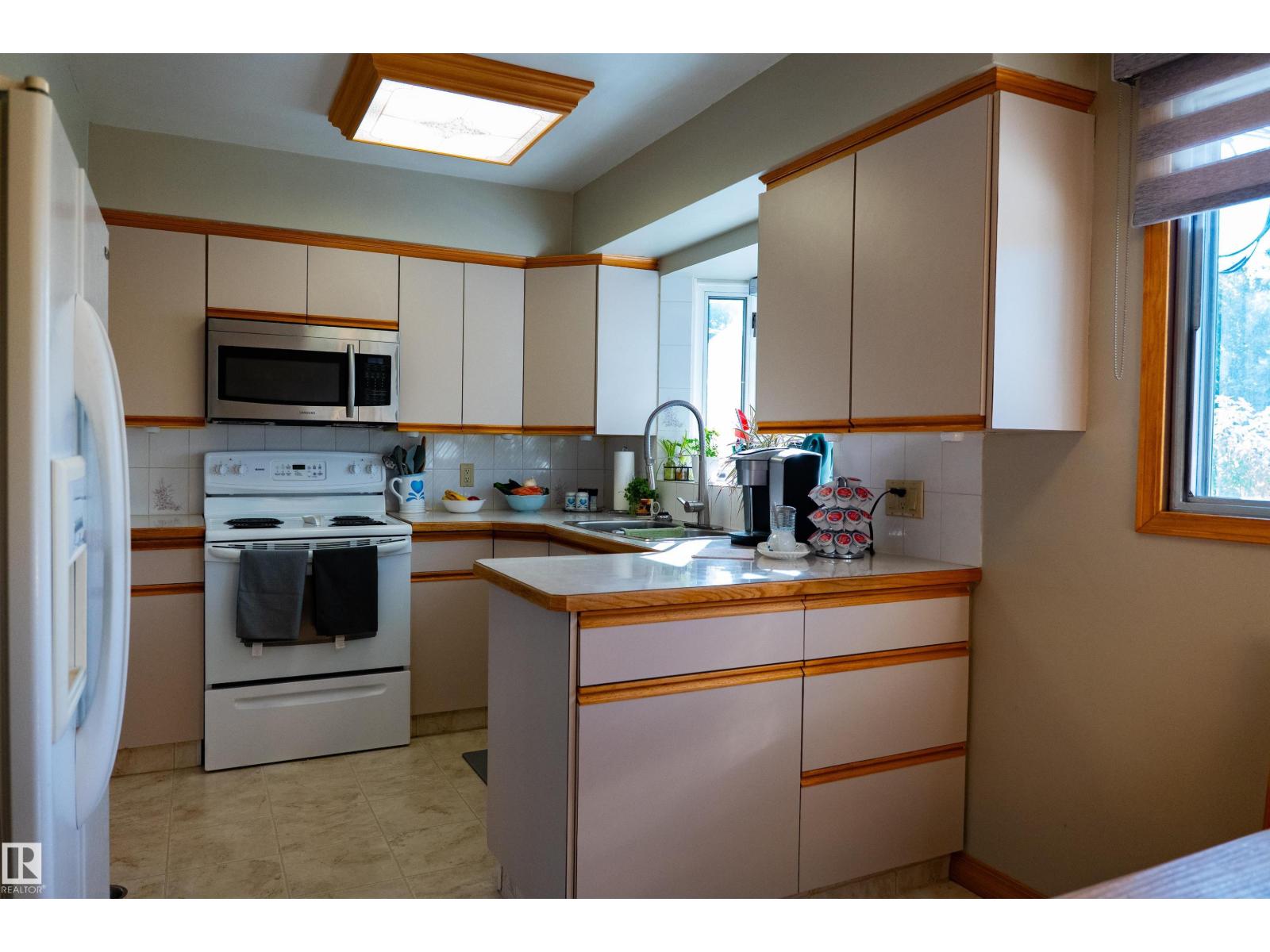 11119 137 AV NW