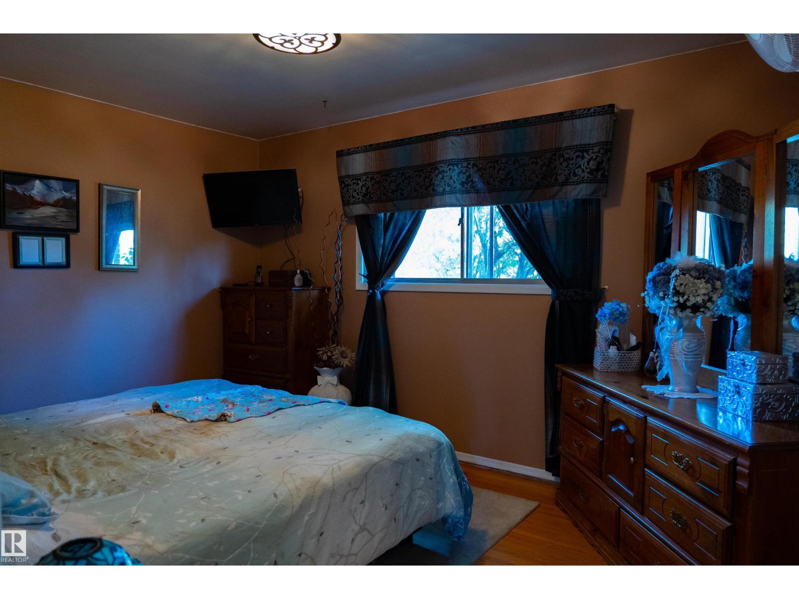 11119 137 AV NW