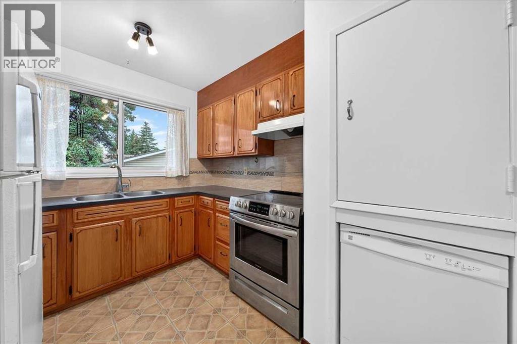 4831 48 Street NW, Calgary, Alberta  T3A 0S5 - Photo 7 - A2347988