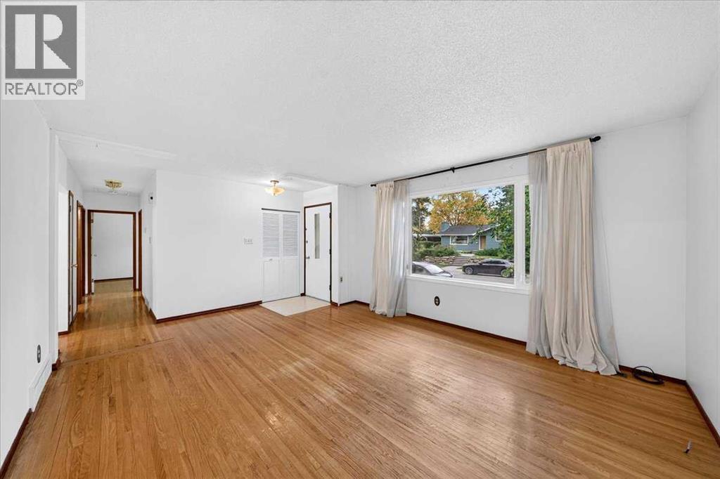 4831 48 Street NW, Calgary, Alberta  T3A 0S5 - Photo 2 - A2347988