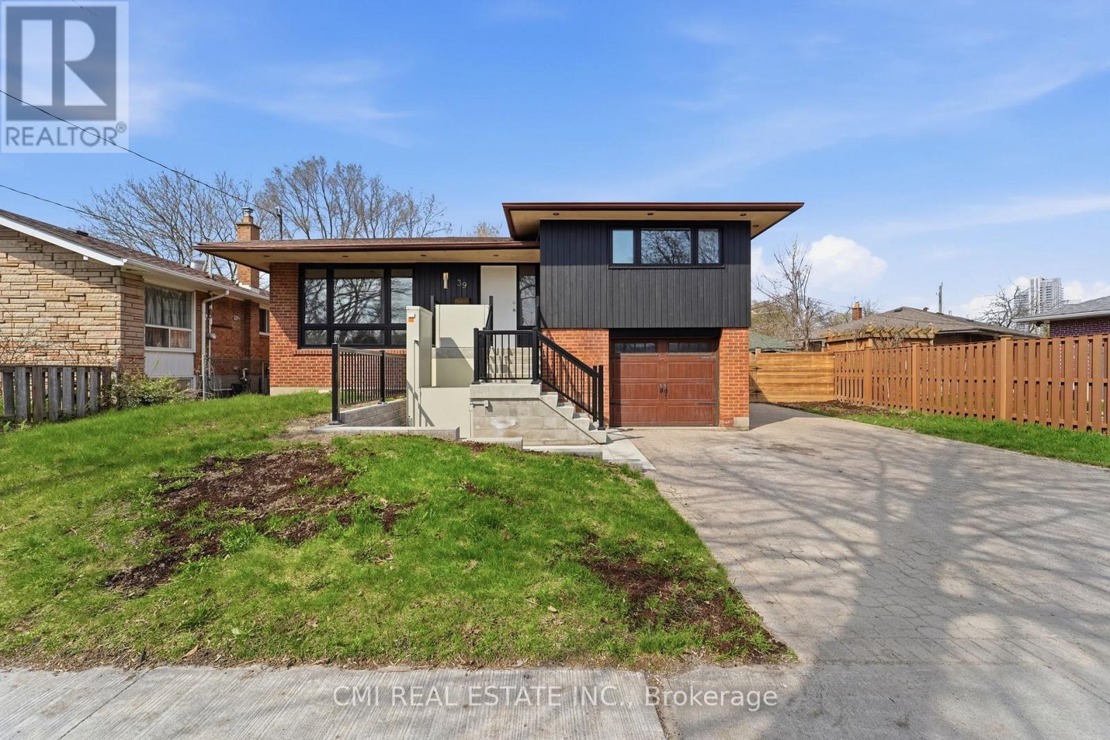 39 EARLTON ROAD, Toronto, Ontario