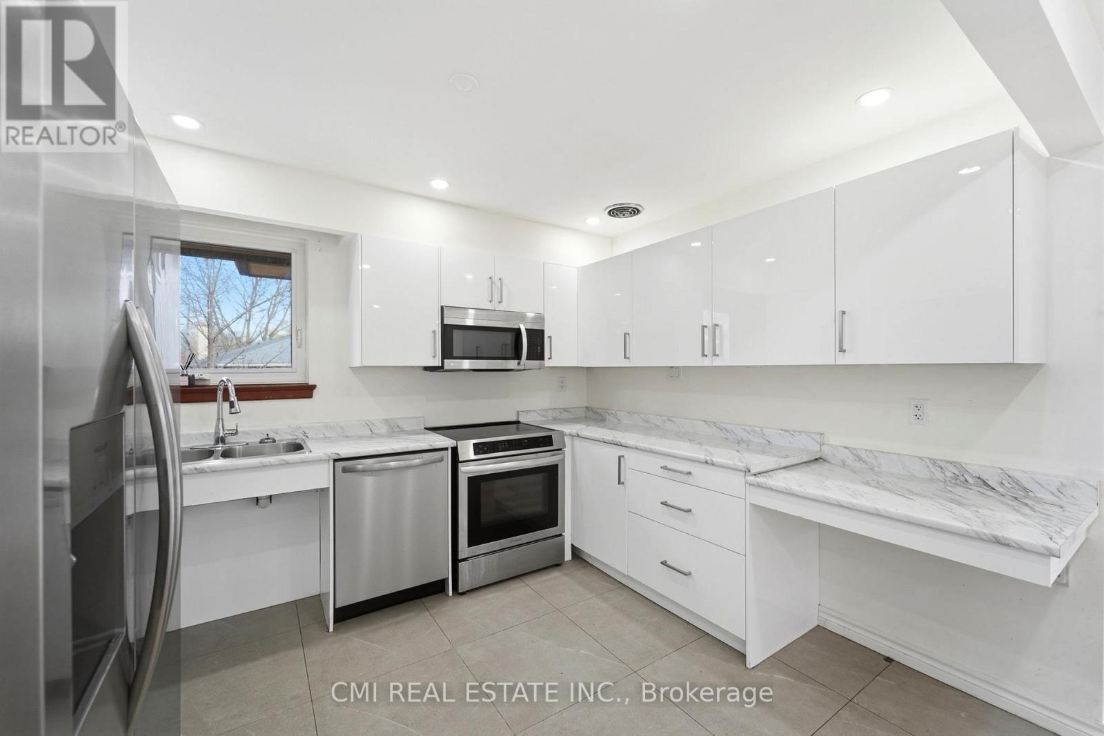39 Earlton Road, Toronto, Ontario  M1T 2R4 - Photo 11 - E13827928