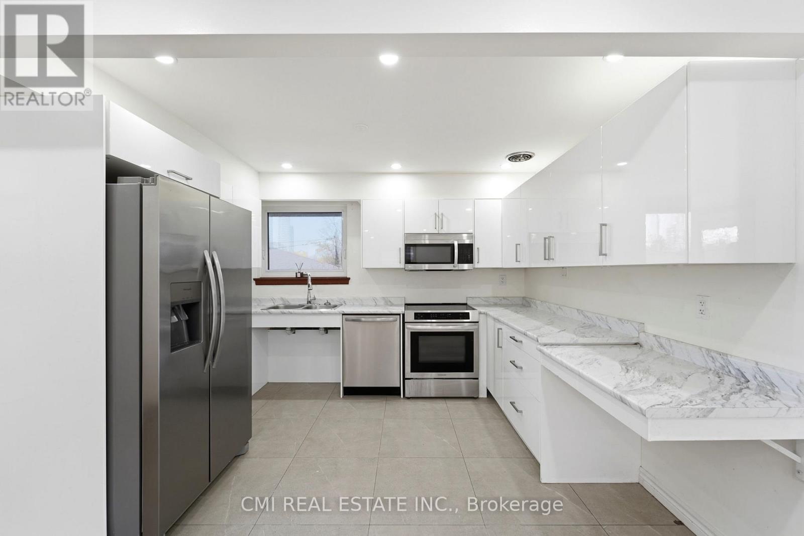 39 Earlton Road, Toronto, Ontario  M1T 2R4 - Photo 12 - E13827928