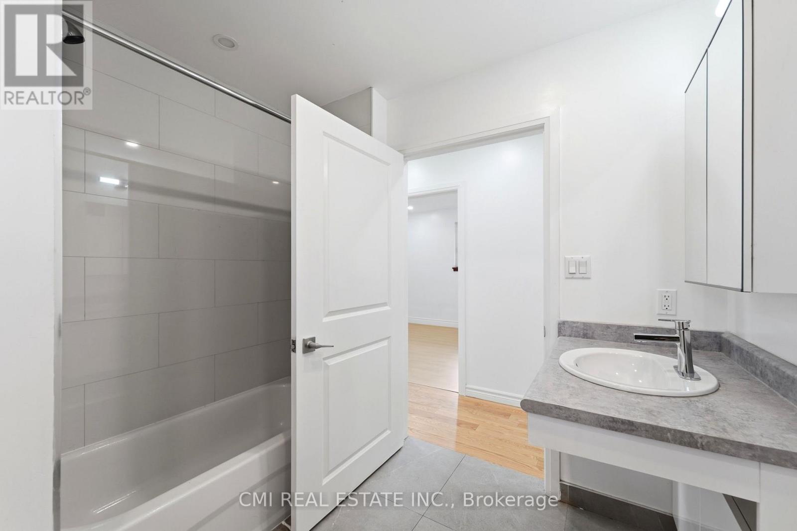 39 Earlton Road, Toronto, Ontario  M1T 2R4 - Photo 15 - E13827928