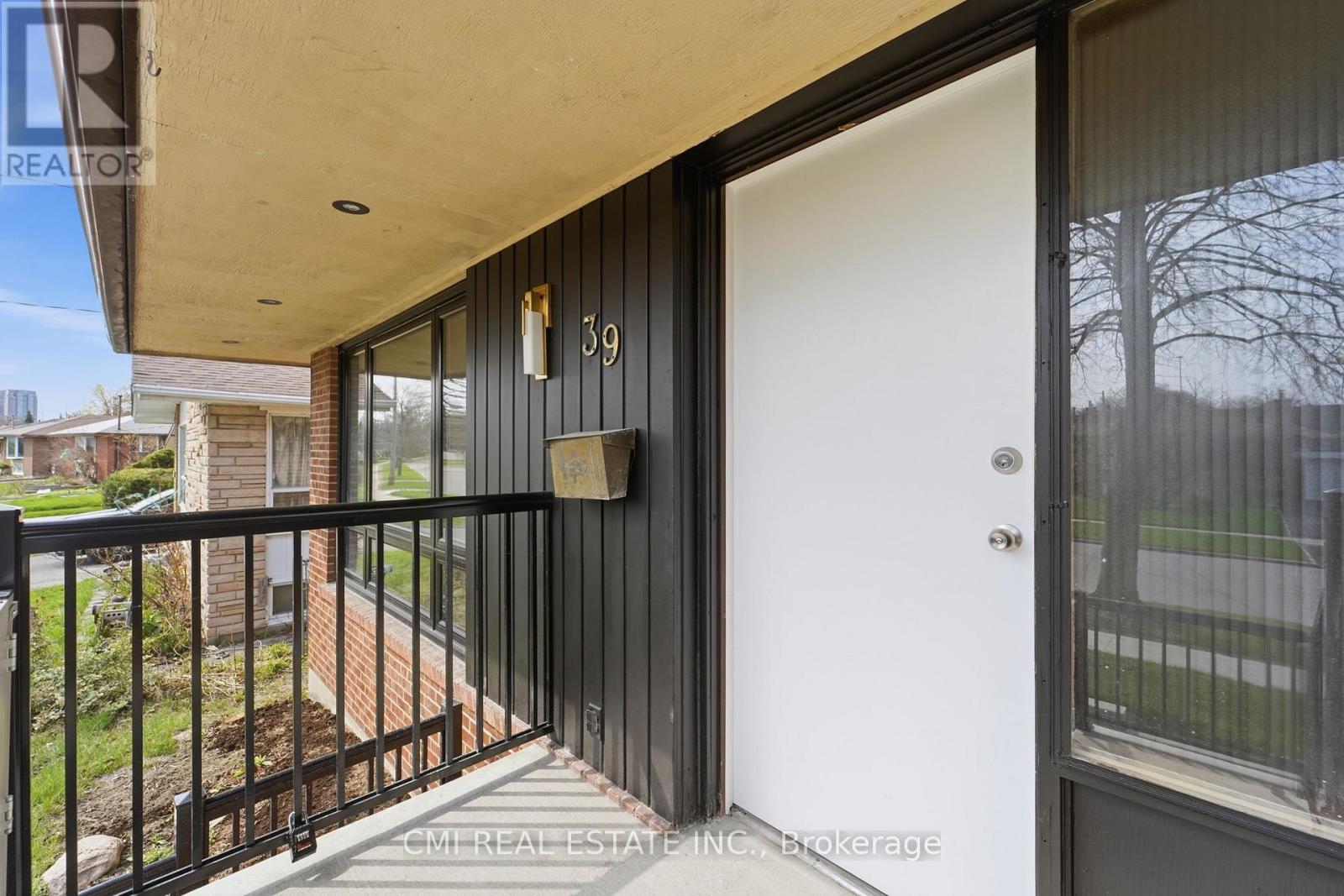 39 Earlton Road, Toronto, Ontario  M1T 2R4 - Photo 6 - E13827928