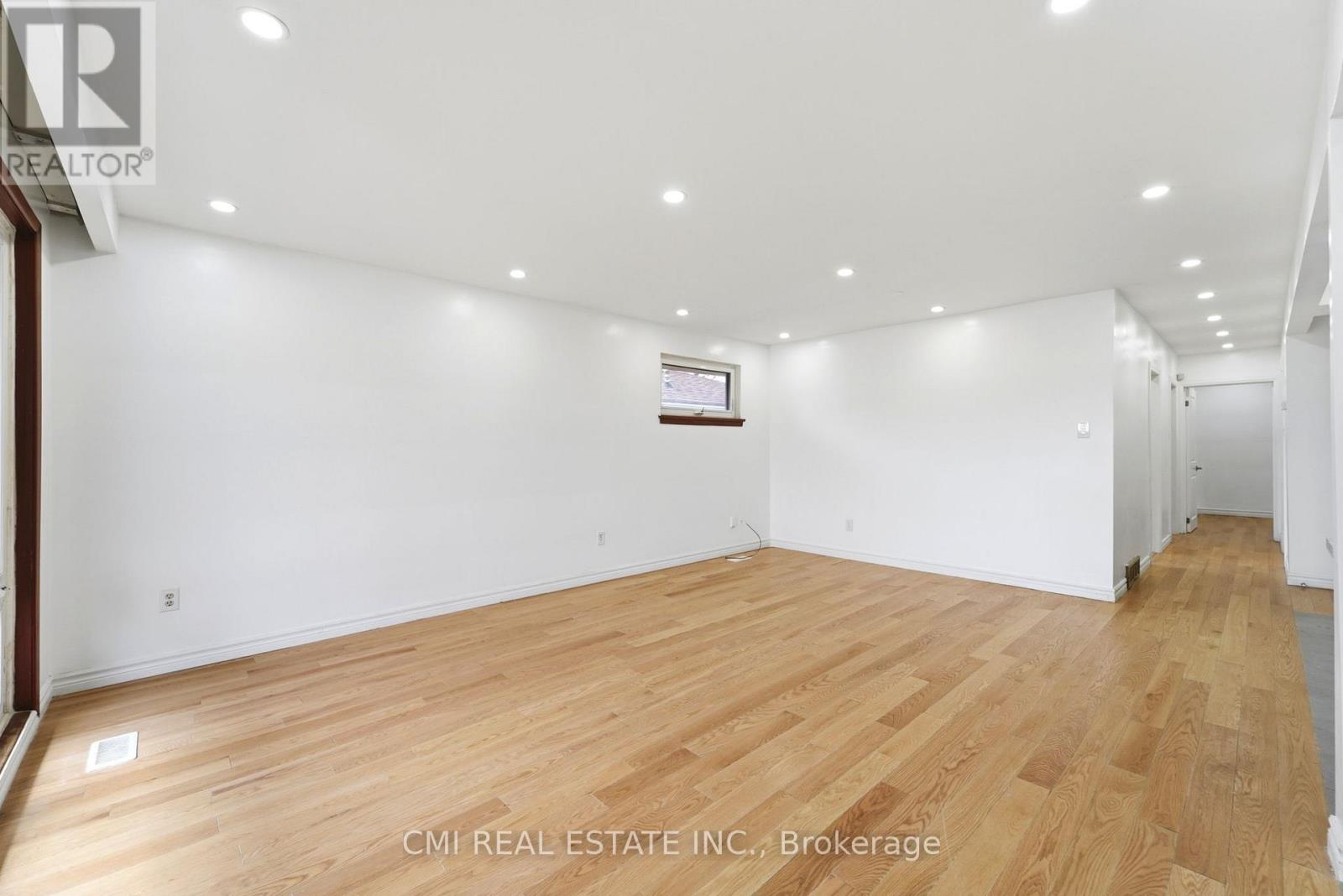 39 Earlton Road, Toronto, Ontario  M1T 2R4 - Photo 8 - E13827928
