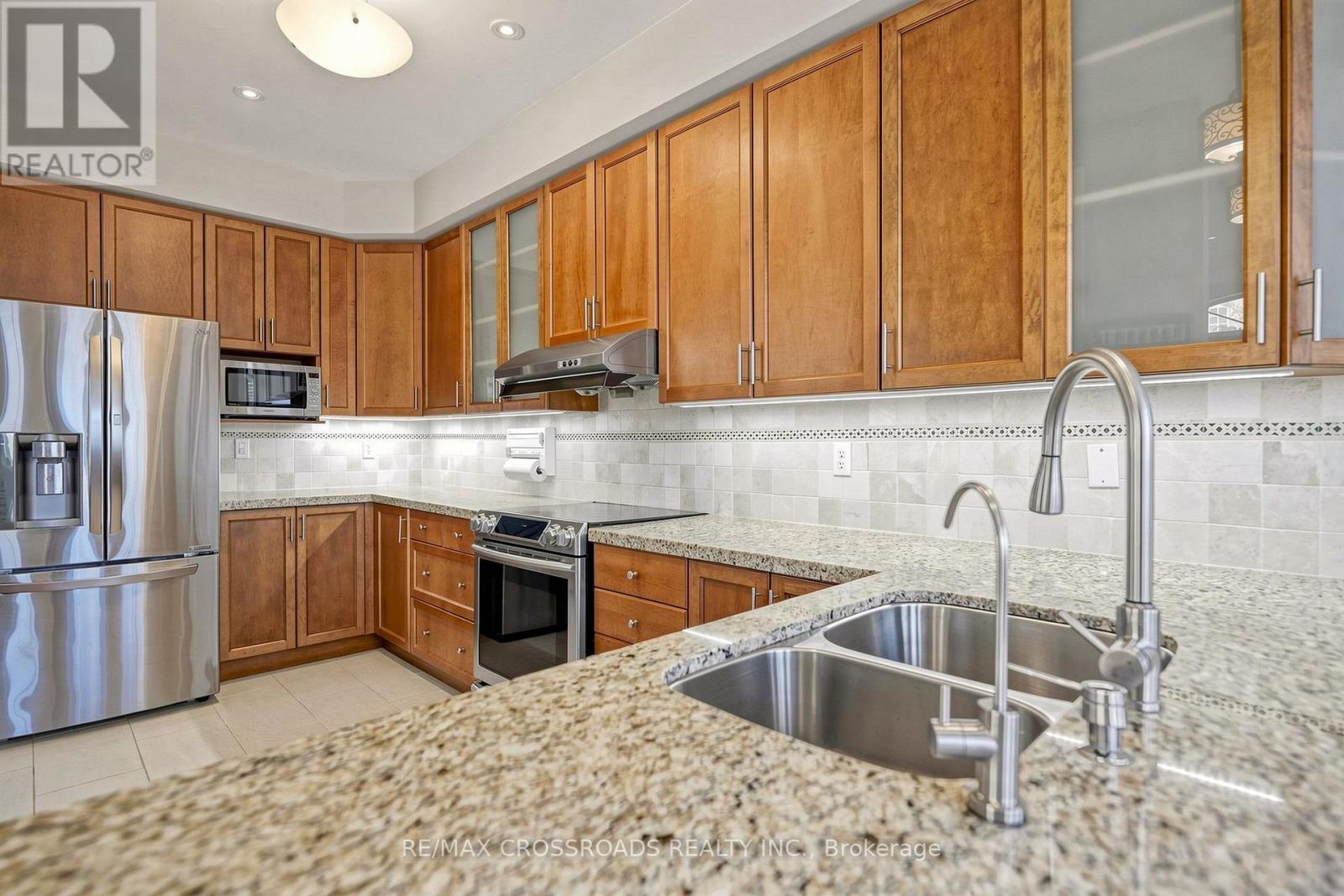 37 Queen's Plate Drive, Markham, Ontario  L6C 2A9 - Photo 17 - N13827954