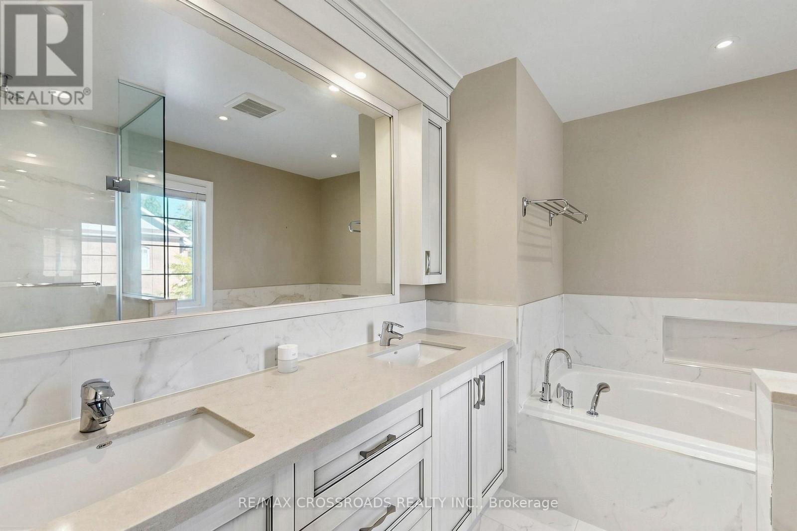 37 Queen's Plate Drive, Markham, Ontario  L6C 2A9 - Photo 27 - N13827954
