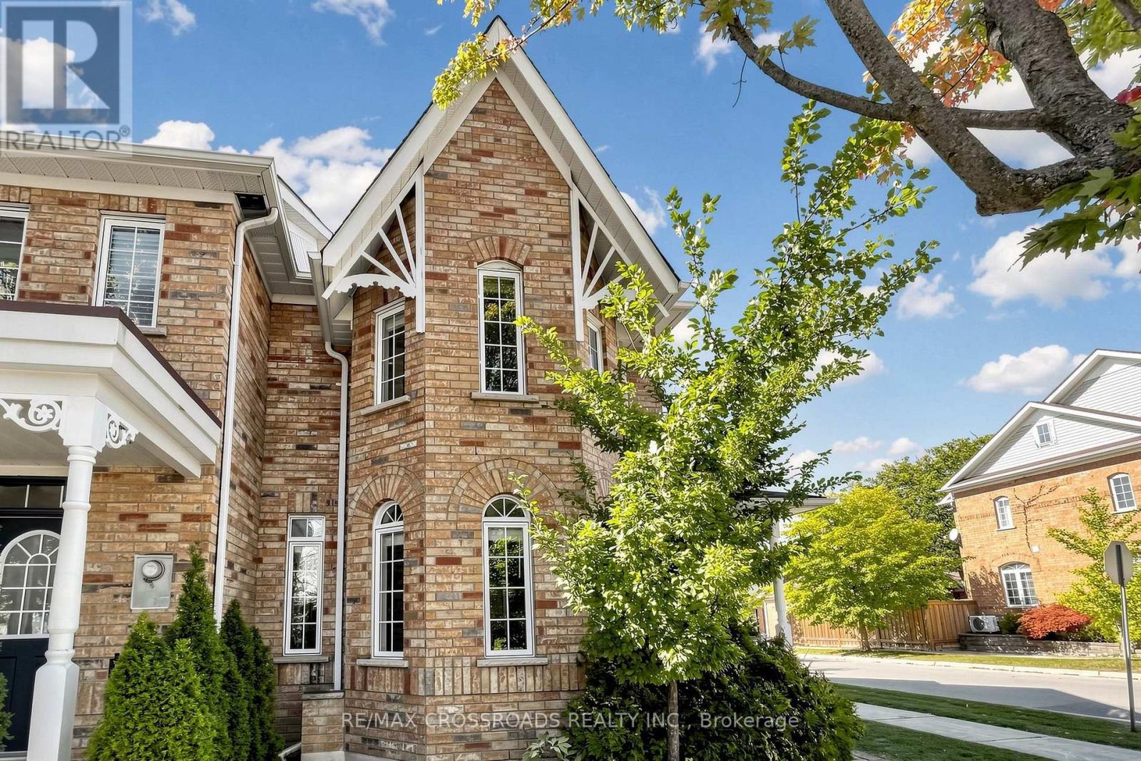 37 Queen's Plate Drive, Markham, Ontario  L6C 2A9 - Photo 3 - N13827954